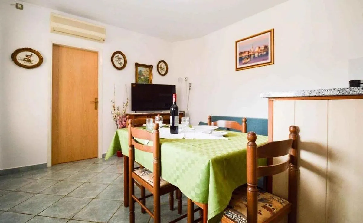 Apartment Mauro Rakalj 0*,